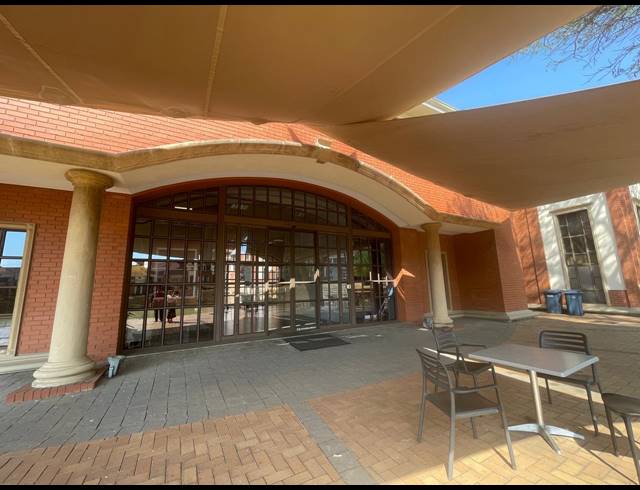 175M² OFFICE TO LET IN BRYANSTON